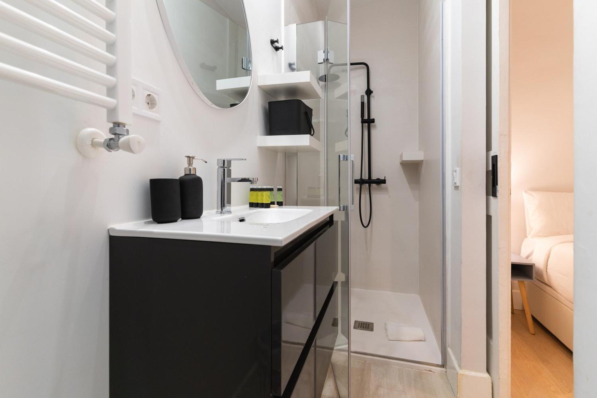 Cozy And Central-1Bd 1Bth- Cortes Apartment Madrid Exterior photo